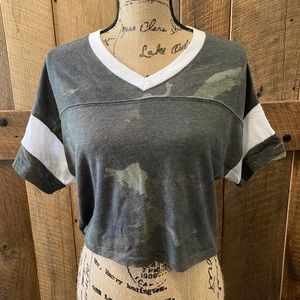 LIKE NEW! Cropped camo Tshirt